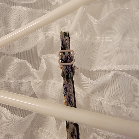 Old Navy Boho Sleeveless Grey Floral Top, Size Medium - Picture 4 of 10